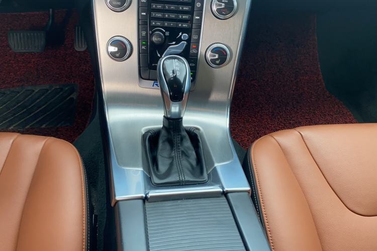 Used Volvo S60 2016 S60L T4 Zhiyuan Edition Gear Lever