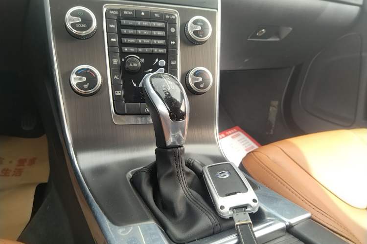 Used Volvo S60 2016 S60L T5 Intelligent Drive Edition Gear Lever