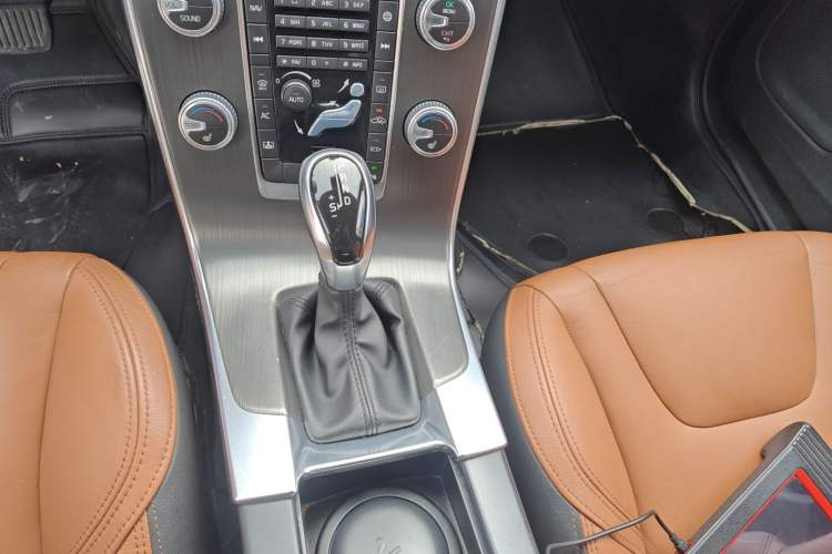 Used Volvo S60 2016 S60L T5 Intelligent Drive Edition Gear Lever