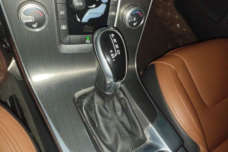 Used Volvo S60 2016 S60L T5 Intelligent Drive Edition Gear Lever