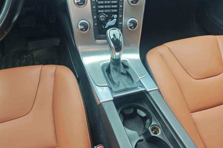 Used Volvo S60 2016 S60L T4 Zhiyuan Edition Gear Lever