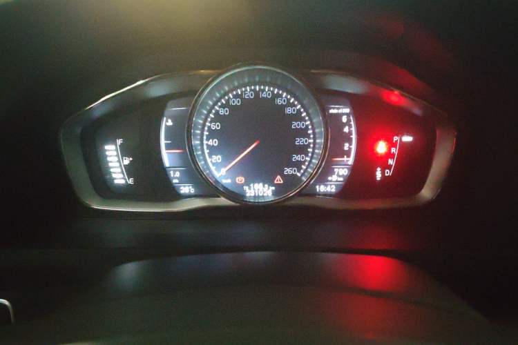 Used Volvo S60 2016 S60L T4 Zhiyuan Edition Instrument Cluster