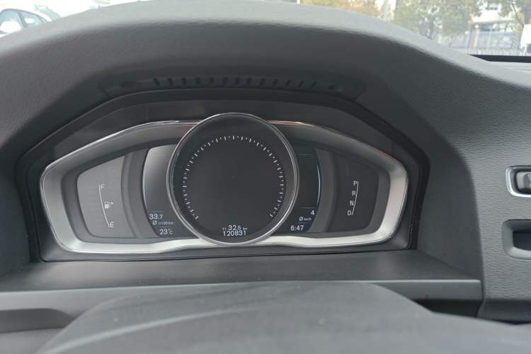 Used Volvo S60 2016 S60L T4 Zhiyuan Edition Instrument Cluster
