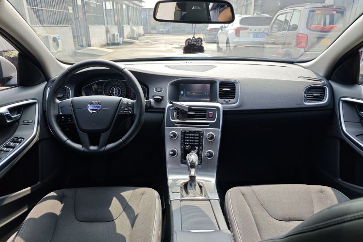 Used Volvo S60 2016 S60L T3 Smart Drive Edition Interior 4
