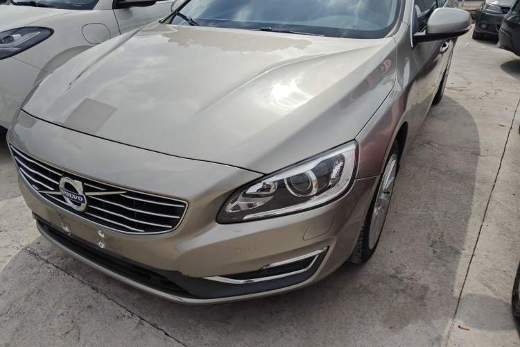 Used Volvo S60 2016 S60L T4 Zhiyuan Edition Left Front Headlight