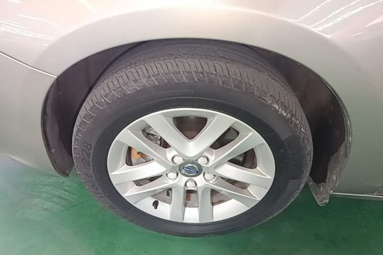 Used Volvo S60 2016 S60L T3 Smart Drive Edition Left Front Wheel Hub