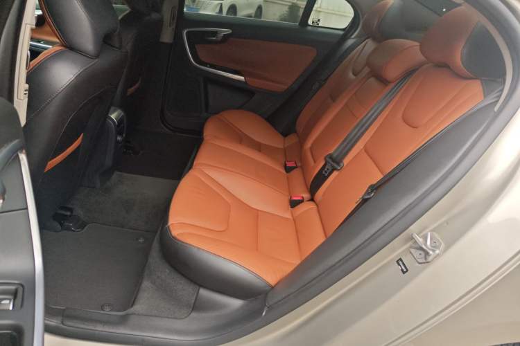 Used Volvo S60 2016 S60L T4 Zhiyuan Edition Left Rear Seat