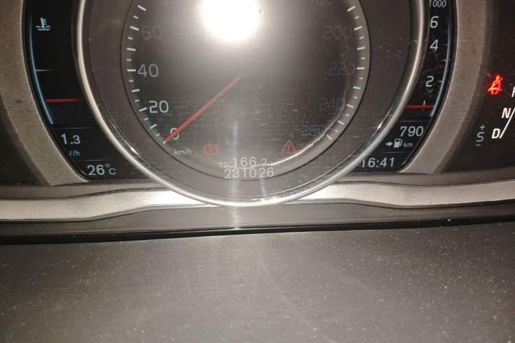 Used Volvo S60 2016 S60L T4 Zhiyuan Edition Odometer Close Up