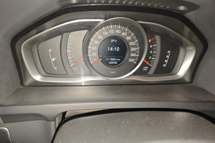 Used Volvo S60 2016 S60L T3 Smart Drive Edition Odometer Close Up