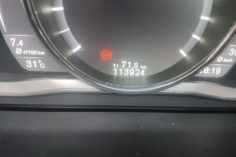 Used Volvo S60 2016 S60L T4 Zhiyuan Edition Odometer Close Up