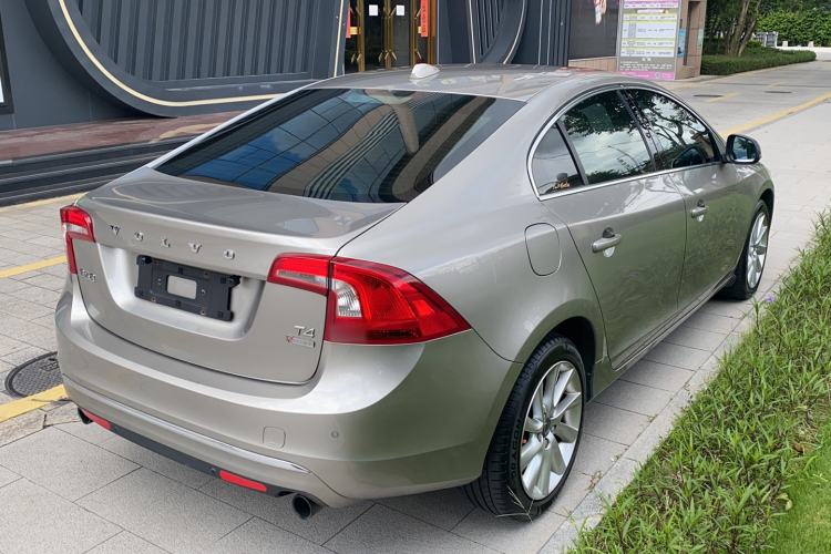 Used Volvo S60 2016 S60L T4 Zhiyuan Edition Rear Right 45 Deg