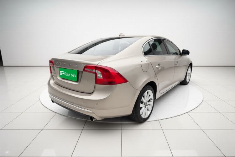 Used Volvo S60 2016 S60L T4 Zhiyuan Edition Rear Right 45 Deg