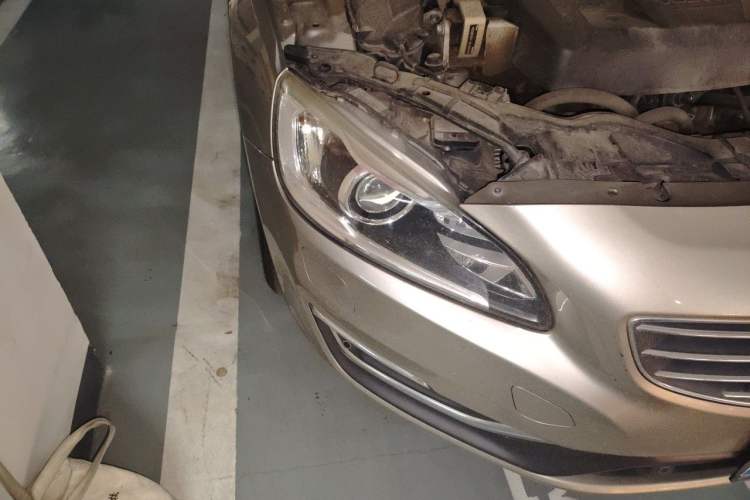 Used Volvo S60 2016 S60L T4 Zhiyuan Edition Right Front Headlight