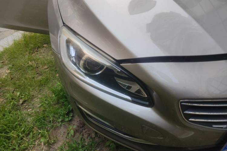 Used Volvo S60 2016 S60L T4 Zhiyuan Edition Right Front Headlight