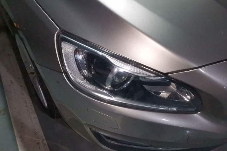 Used Volvo S60 2016 S60L T4 Zhiyuan Edition Right Front Headlight