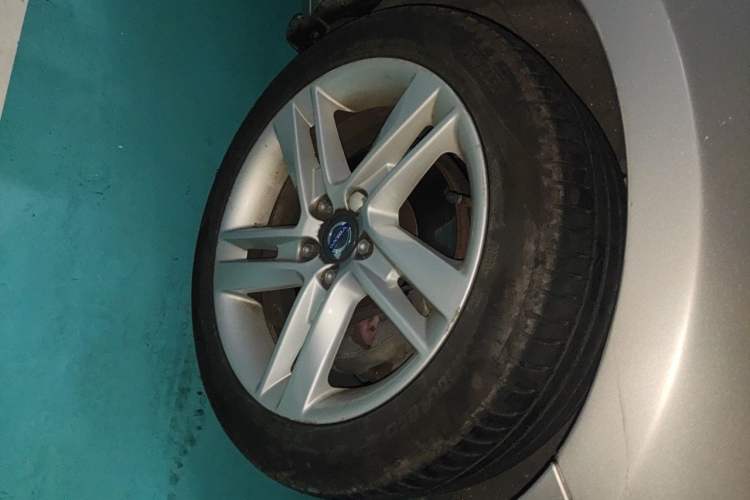 Used Volvo S60 2016 S60L T5 Intelligent Drive Edition Right Front Wheel Hub