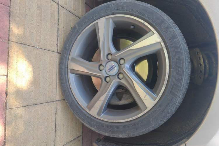 Used Volvo S60 2016 S60L T3 Smart Drive Edition Right Front Wheel Hub