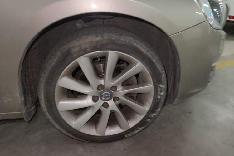 Used Volvo S60 2016 S60L T4 Zhiyuan Edition Right Front Wheel Hub