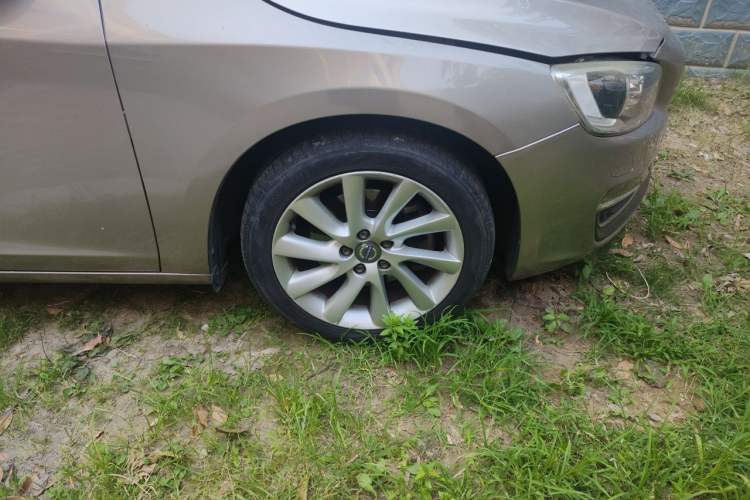 Used Volvo S60 2016 S60L T4 Zhiyuan Edition Right Front Wheel Hub