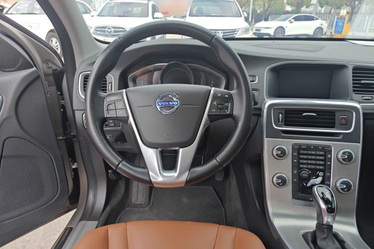 Used Volvo S60 2016 S60L T4 Zhiyuan Edition Steering Wheel