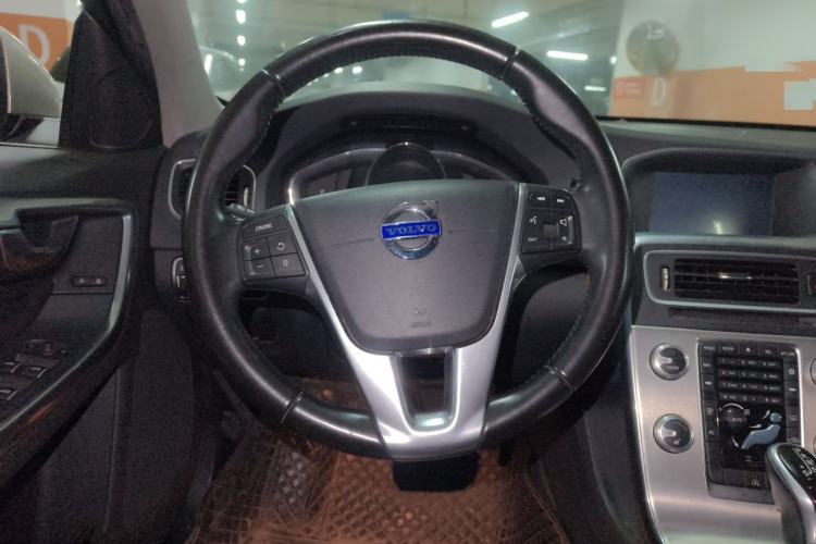 Used Volvo S60 2016 S60L T4 Zhiyuan Edition Steering Wheel