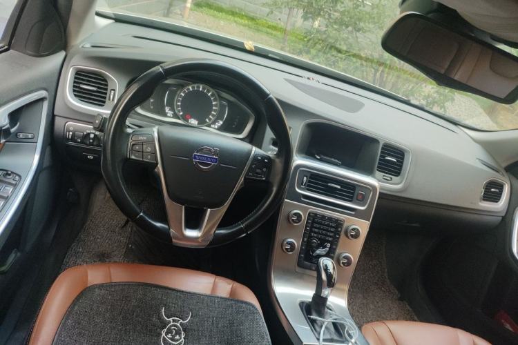 Used Volvo S60 2016 S60L T4 Zhiyuan Edition Steering Wheel
