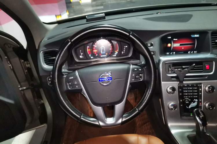 Used Volvo S60 2016 S60L T4 Zhiyuan Edition Steering Wheel