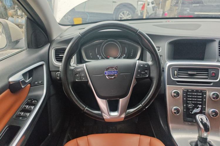 Used Volvo S60 2016 S60L T4 Zhiyuan Edition Steering Wheel