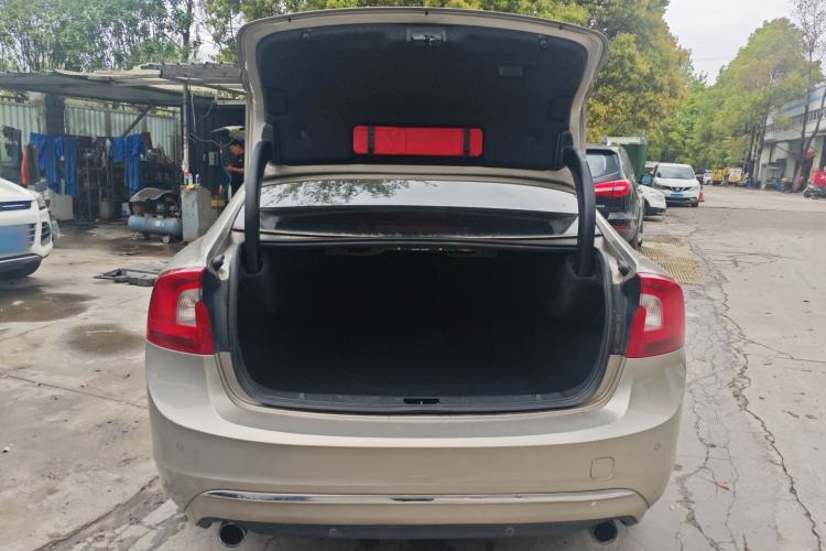 Used Volvo S60 2016 S60L T4 Zhiyuan Edition Trunk