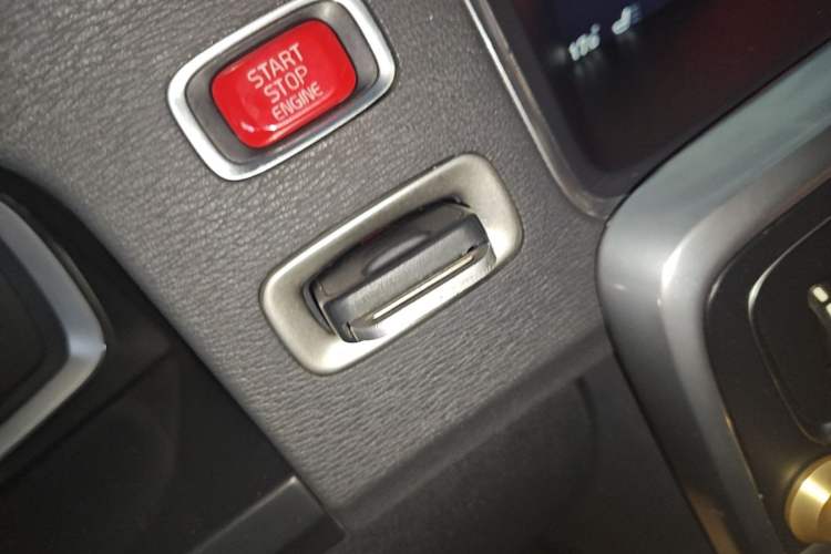 Used Volvo S60 2016 S60L T4 Zhiyuan Edition Vehicle Key
