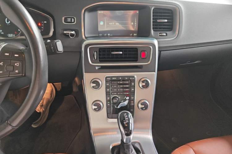 Used Volvo S60 2016 S60L T4 Zhiyuan Edition Audio And AC Panel