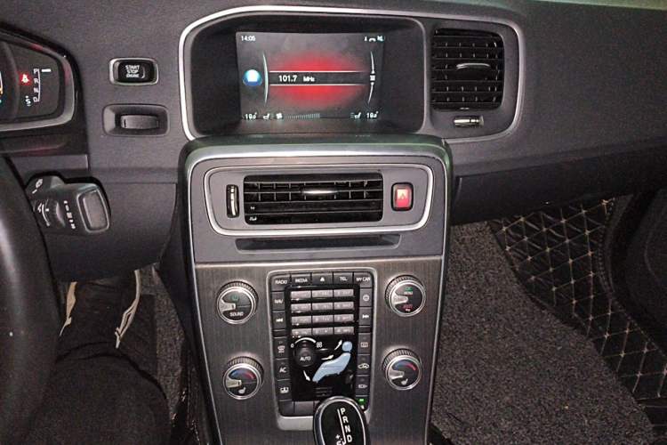 Used Volvo S60 2016 S60L T5 Intelligent Drive Edition Audio And AC Panel