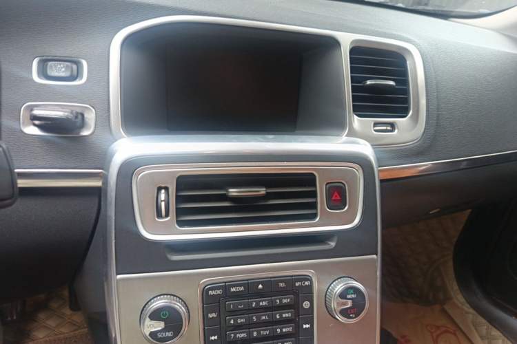 Used Volvo S60 2016 S60L T3 Smart Drive Edition Audio And AC Panel