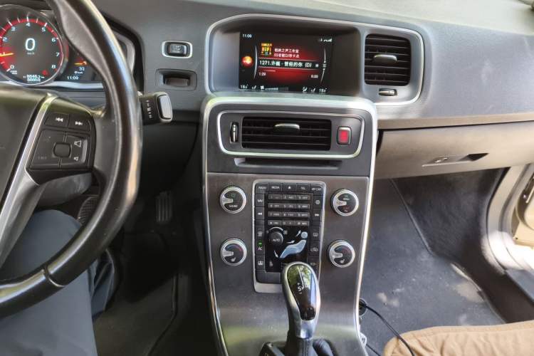 Used Volvo S60 2016 S60L T5 Intelligent Drive Edition Audio And AC Panel