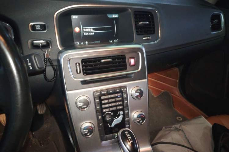 Used Volvo S60 2016 S60L T4 Zhiyuan Edition Audio And AC Panel