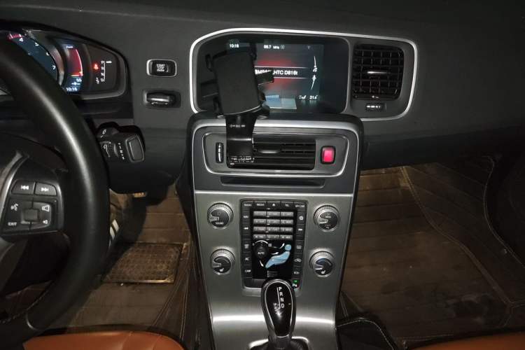 Used Volvo S60 2016 S60L T4 Zhiyuan Edition Audio And AC Panel
