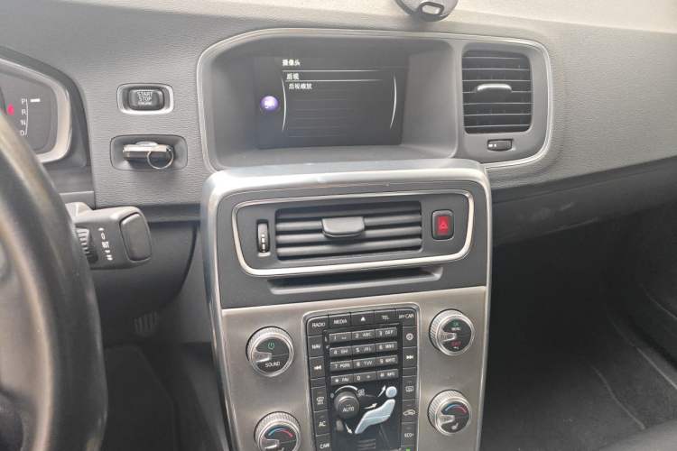 Used Volvo S60 2016 S60L T4 Zhiyuan Edition Audio And AC Panel
