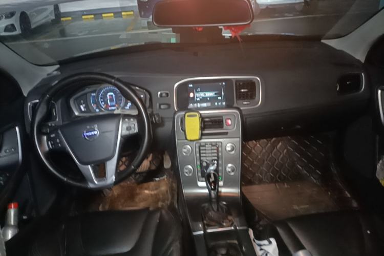 Used Volvo S60 2016 S60L T5 Intelligent Drive Edition Center Console