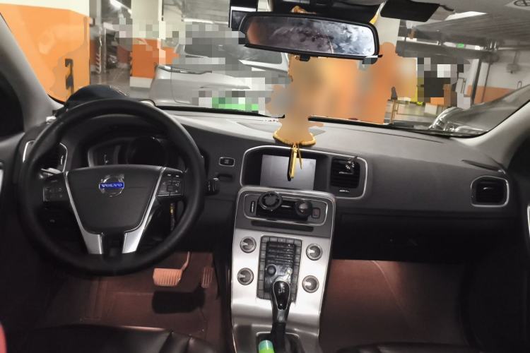 Used Volvo S60 2016 S60L T4 Zhiyuan Edition Center Console