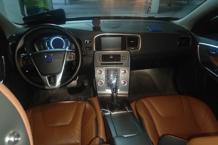 Used Volvo S60 2016 S60L T5 Intelligent Drive Edition Center Console
