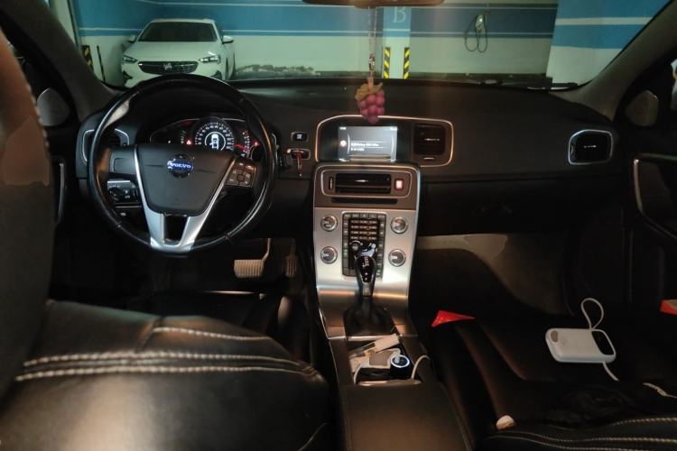 Used Volvo S60 2016 S60L T3 Smart Drive Edition Center Console
