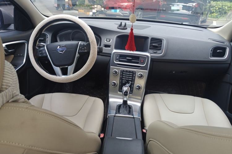 Used Volvo S60 2016 S60L T4 Zhiyuan Edition Center Console