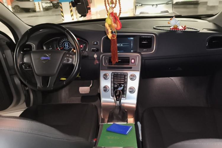 Used Volvo S60 2016 S60L T3 Smart Drive Edition Center Console
