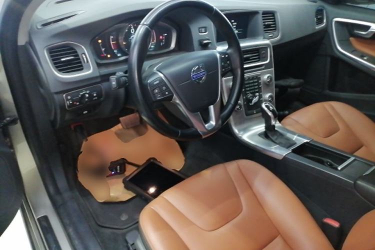 Used Volvo S60 2016 S60L T4 Zhiyuan Edition Center Console
