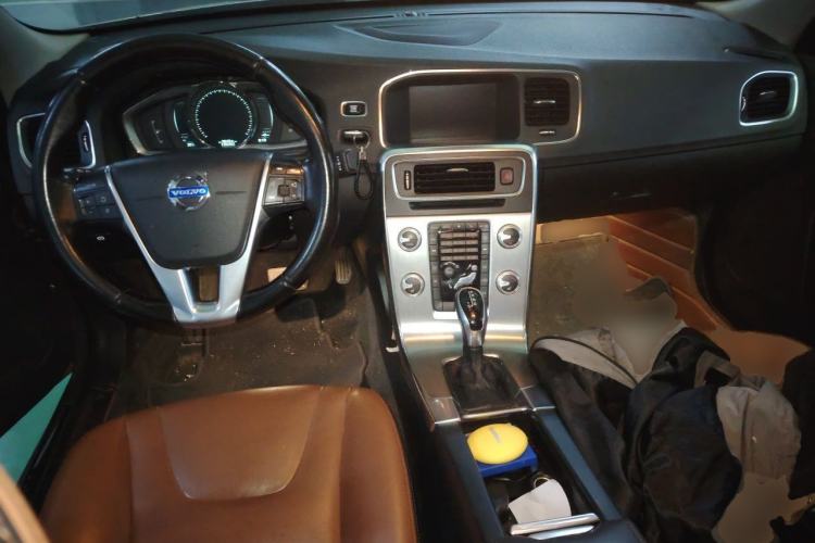 Used Volvo S60 2016 S60L T4 Zhiyuan Edition Center Console