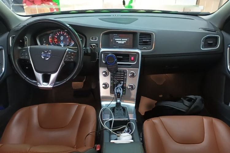 Used Volvo S60 2016 S60L T4 Zhiyuan Edition Center Console