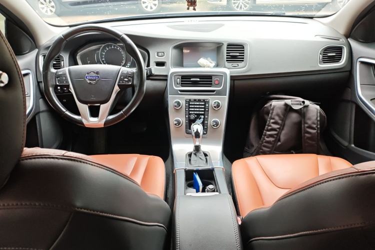Used Volvo S60 2016 S60L T4 Zhiyuan Edition Center Console