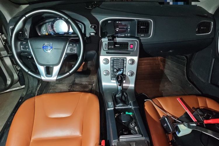 Used Volvo S60 2016 S60L T4 Zhiyuan Edition Center Console