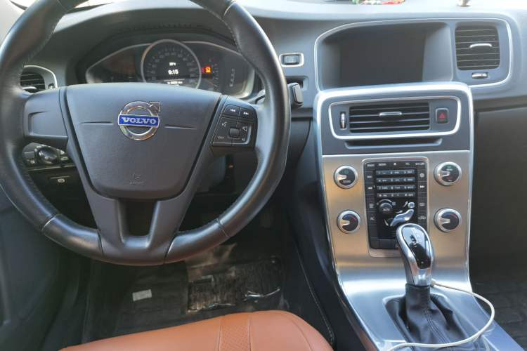 Used Volvo S60 2016 S60L T3 Smart Drive Edition Center Console