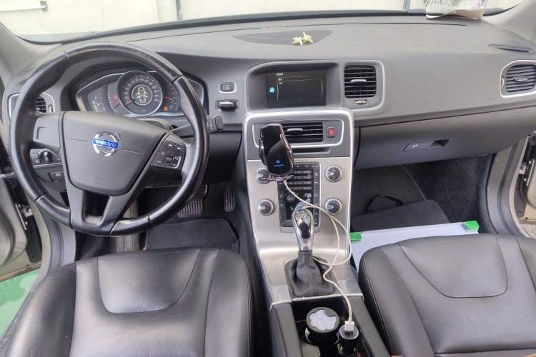 Used Volvo S60 2016 S60L T3 Smart Drive Edition Center Console